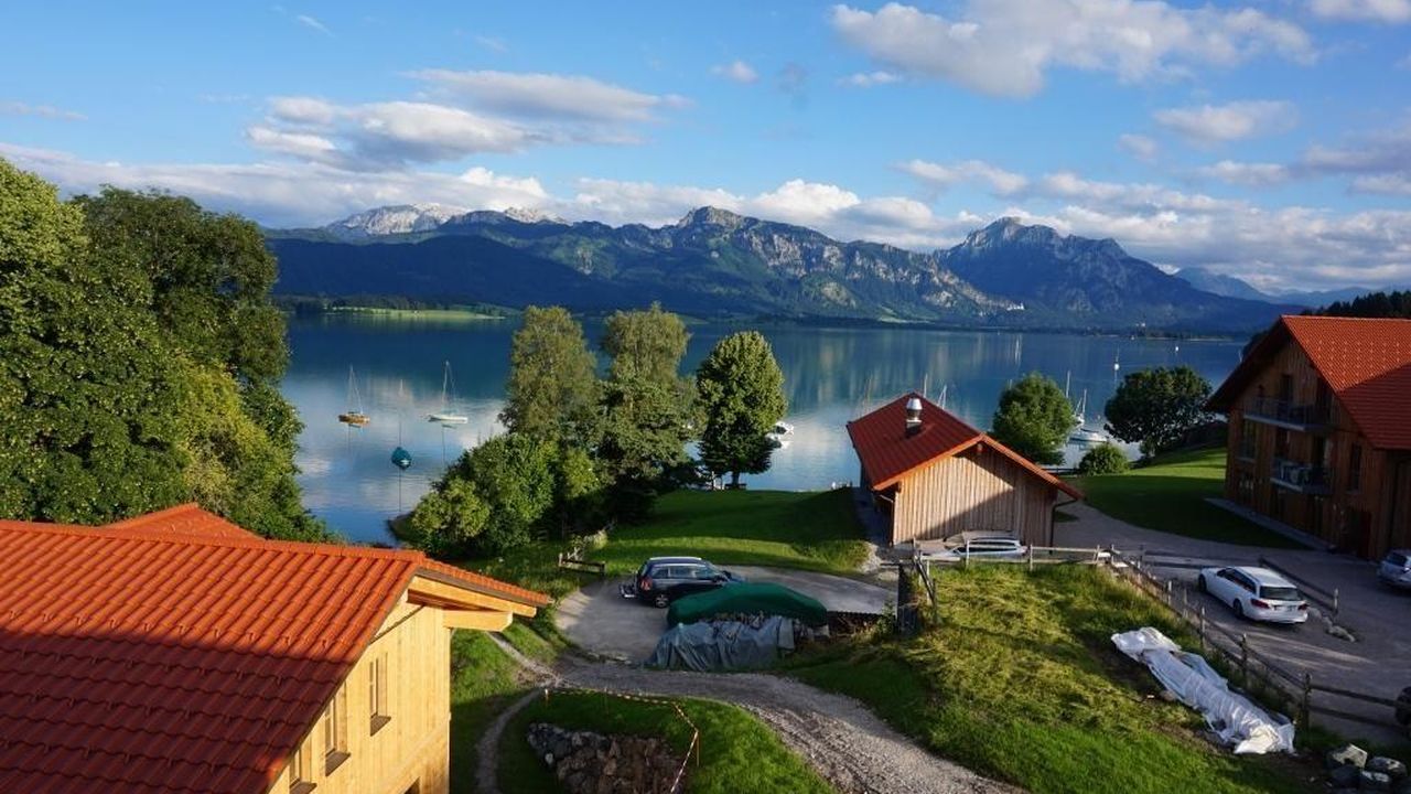 Panoramablick über See und Berge Panoramablick über See und Berge